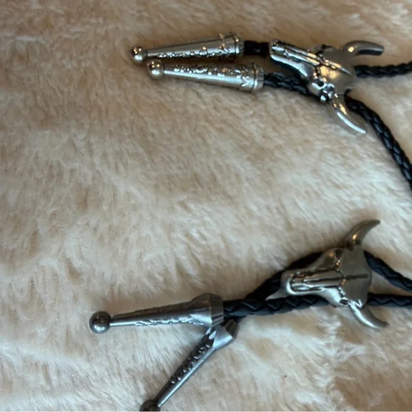 Western Bull Skull Bolo Tie in Black and Silver - Picture 4 of 4